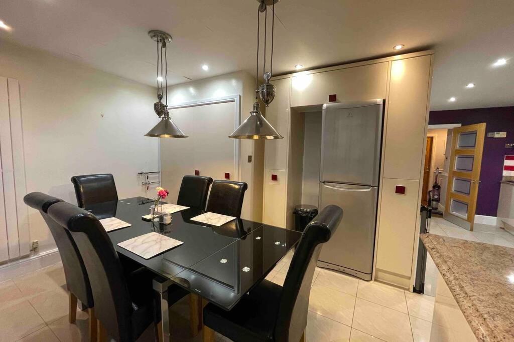 Detached Bungalow II Big Garden II Pet Friendly Villa Hednesford Kültér fotó