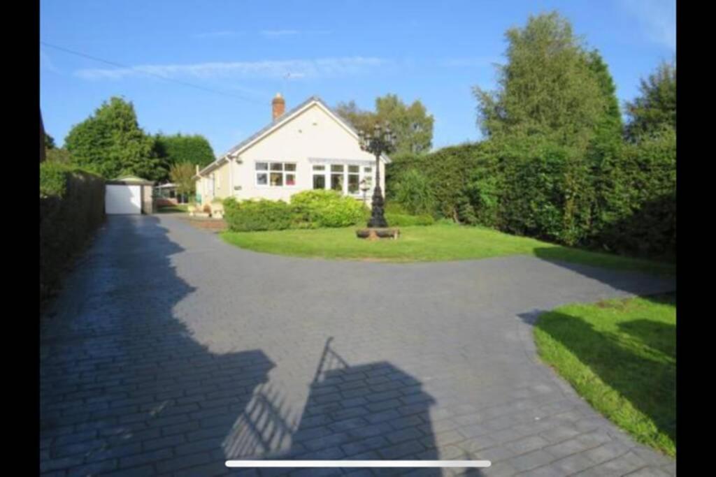 Detached Bungalow II Big Garden II Pet Friendly Villa Hednesford Kültér fotó