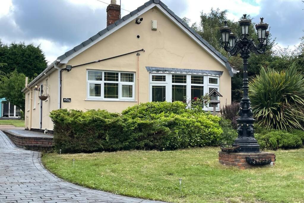 Detached Bungalow II Big Garden II Pet Friendly Villa Hednesford Kültér fotó