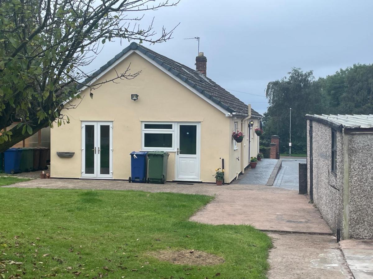 Detached Bungalow II Big Garden II Pet Friendly Villa Hednesford Kültér fotó
