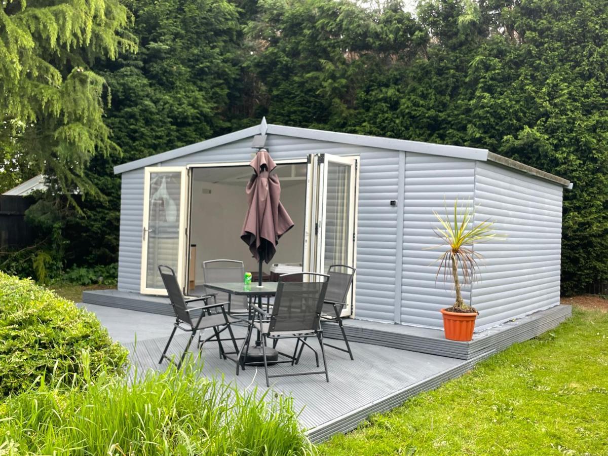 Detached Bungalow II Big Garden II Pet Friendly Villa Hednesford Kültér fotó